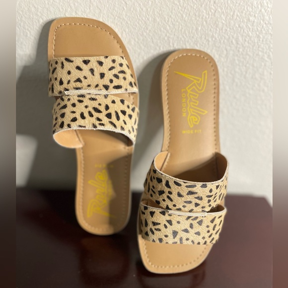 ASOS Rule London Slides - Picture 3 of 4